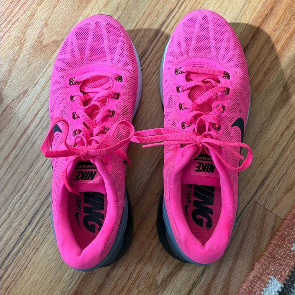 Nike Women's Hot Pink and Black Running Shoes Size 8 - Picture 2 of 8
